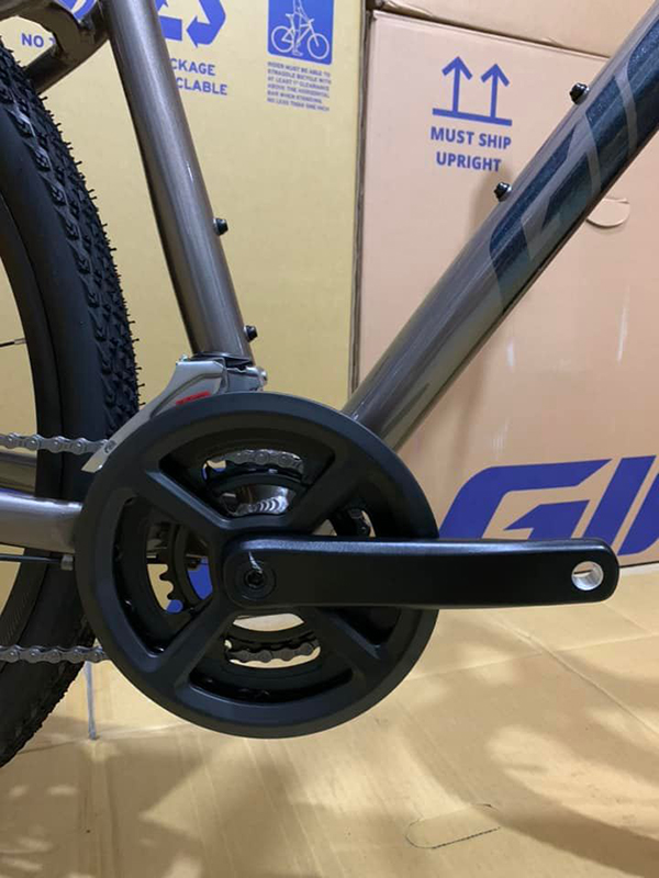 đùi đĩa xe đạp địa hình thể thao Giant Roam 3 Disc 2022