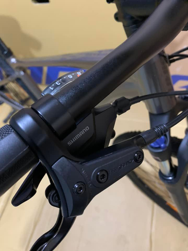 tay phanh xe đạp địa hình thể thao Giant Roam 3 Disc 2022