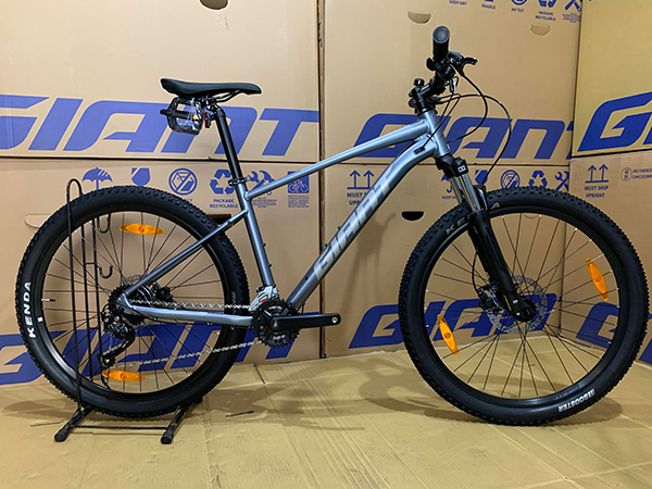 xe đạp địa hình thể thao Giant Talon 2 2022 ghi