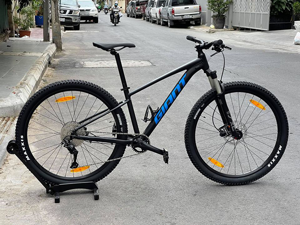 xe đạp địa hình thể thao Giant Talon 1 2021