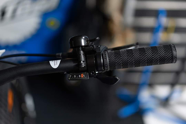 tay đề xe đạp địa hình thể thao Giant Talon 3 2021