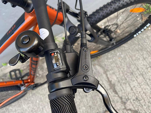 tay phanh xe đạp địa hình thể thao Giant Talon 29 3 2022