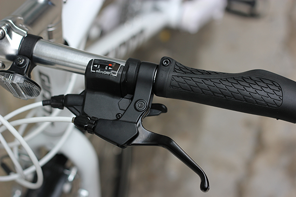 tay phanh xe đạp touring Giant Escape R3 MS 2022