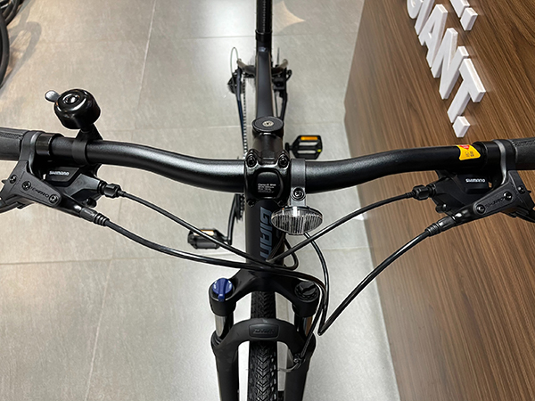 tay lái xe đạp địa hình thể thao Giant Roam 3 Disc 2023