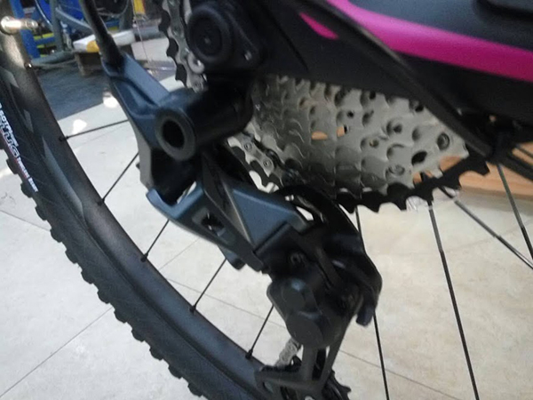 Bộ truyền động SHIMANO hoạt động êm ái