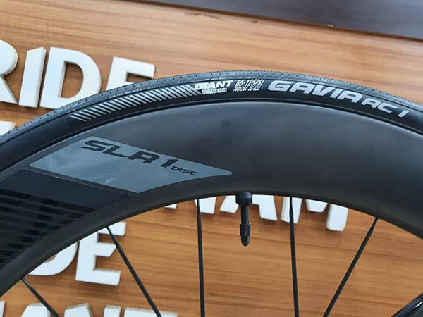 Bánh xe Giant SLR 1 Aero tối ưu tốc độ