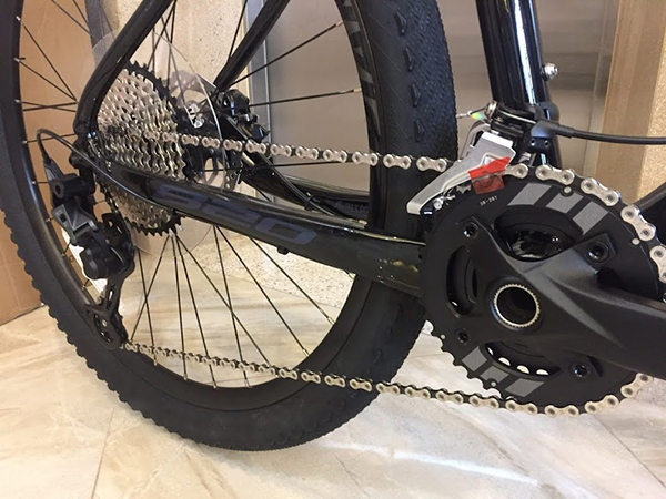 Xe đạp được tích hợp bộ líp 12 tầng Shimano SLX 10/45T