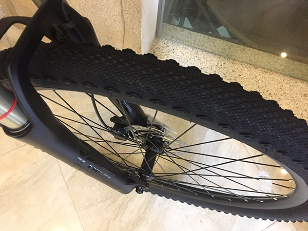 trang bị lốp xe GIANT QUICKSAND PLUS