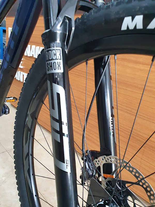 Tự tin vượt địa hình với phuộc khí RockShox 
