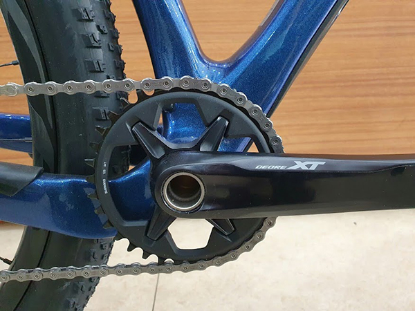 Mạnh mẽ di chuyển với bộ truyền động SHIMANO 12 tốc độ 