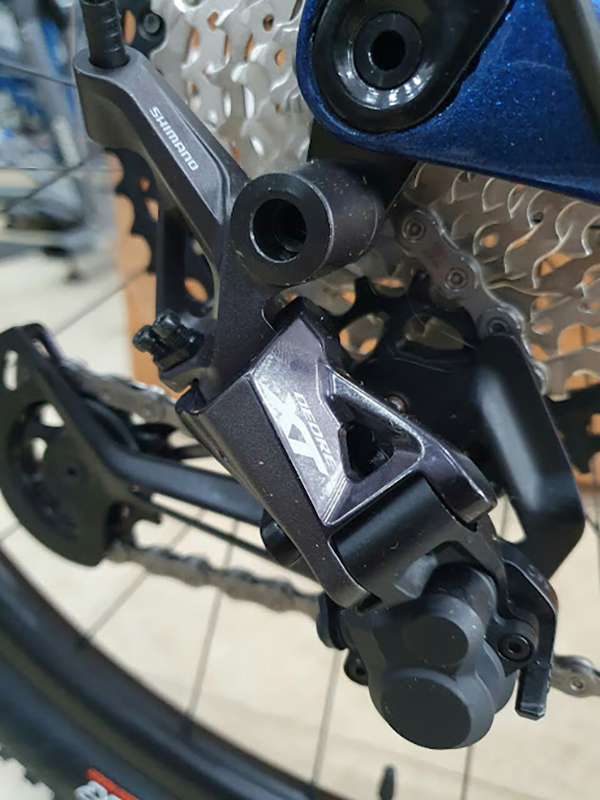 củ đề sau SHIMANO DEORE XT 12S