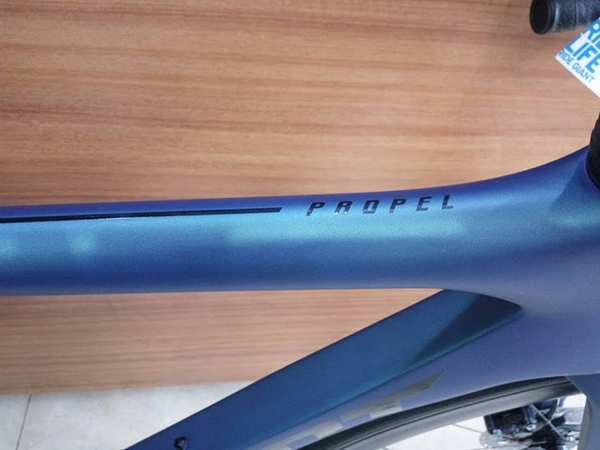 Khung sườn Composite bền bỉ, siêu nhẹ