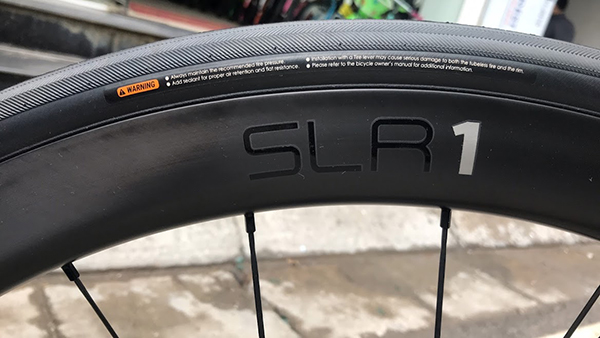 Vành Carbon bền bỉ, lốp xe mỏng, nhẹ