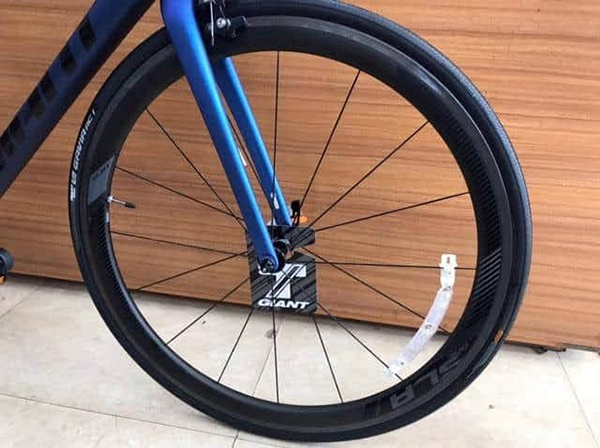 Cặp bánh Giant SLR 1 Carbon cứng cáp