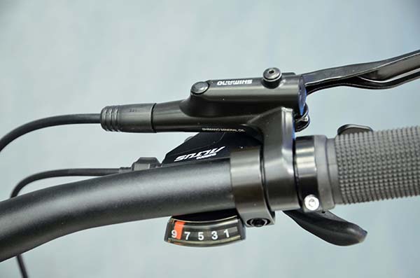 Vận hành linh hoạt với bộ truyền động SHIMANO
