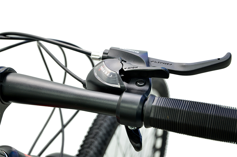 Tay lái phải tích hợp phanh và đề Shimano 7 tốc độ