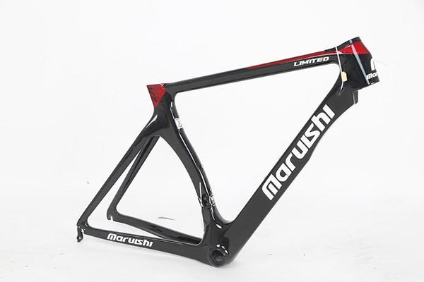 Nổi bật với khung xe Carbon liền khối