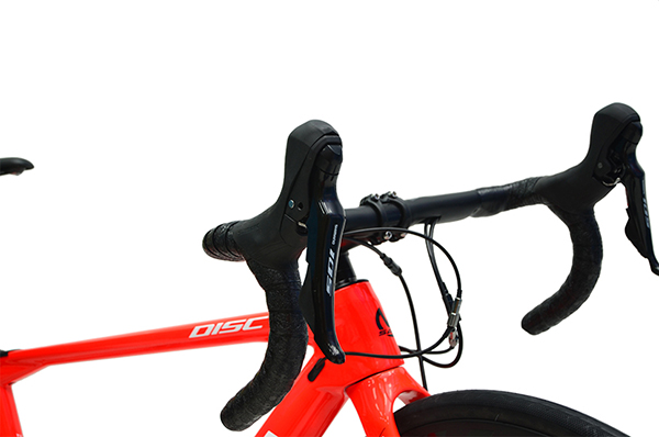 Phanh đĩa dầu SHIMANO 105 nhạy bén, linh hoạt