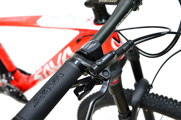 An toàn nhờ bộ phanh đĩa dầu SHIMANO