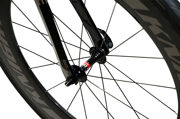 bánh xe với cặp vành Carbon