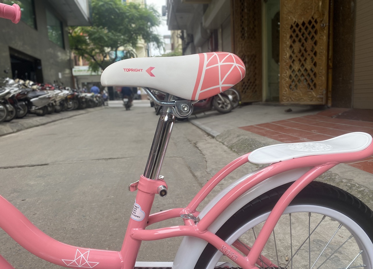 Ghi đông và yên xe điều chỉnh chiều cao dễ dàng