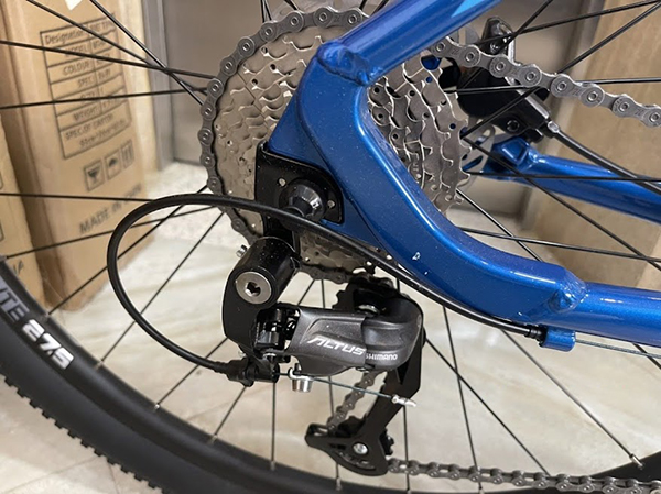 cùng bộ líp 9 tầng Shimano