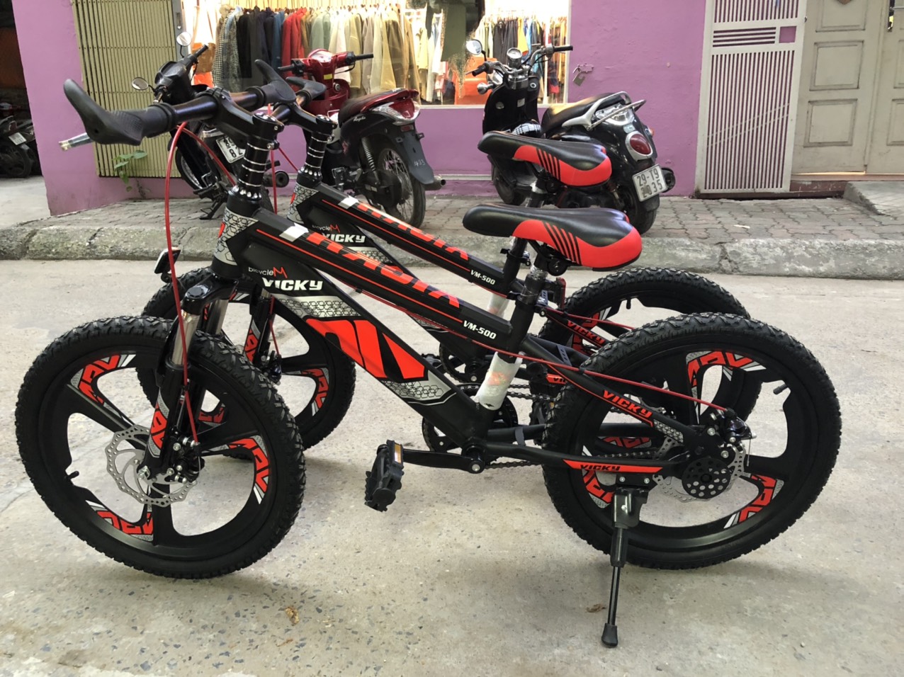 Xe đạp trẻ em Vicky VM đỏ