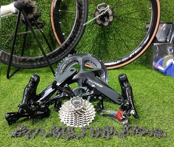 xe đạp touring cao cấp hầu hết sử dụng bộ truyền động Shimano 