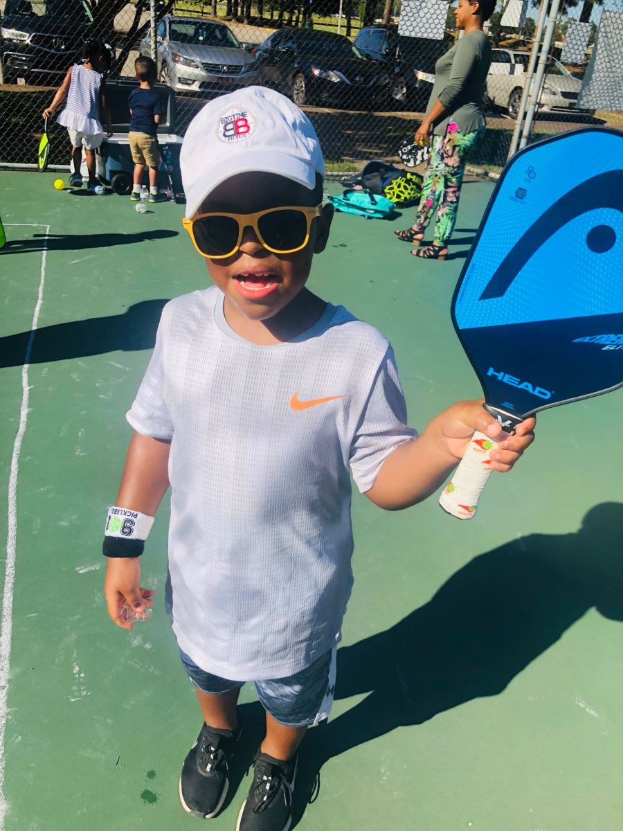 Trọng lượng vợt Pickleball bao nhiêu là phù hợp cho người tay yếu?