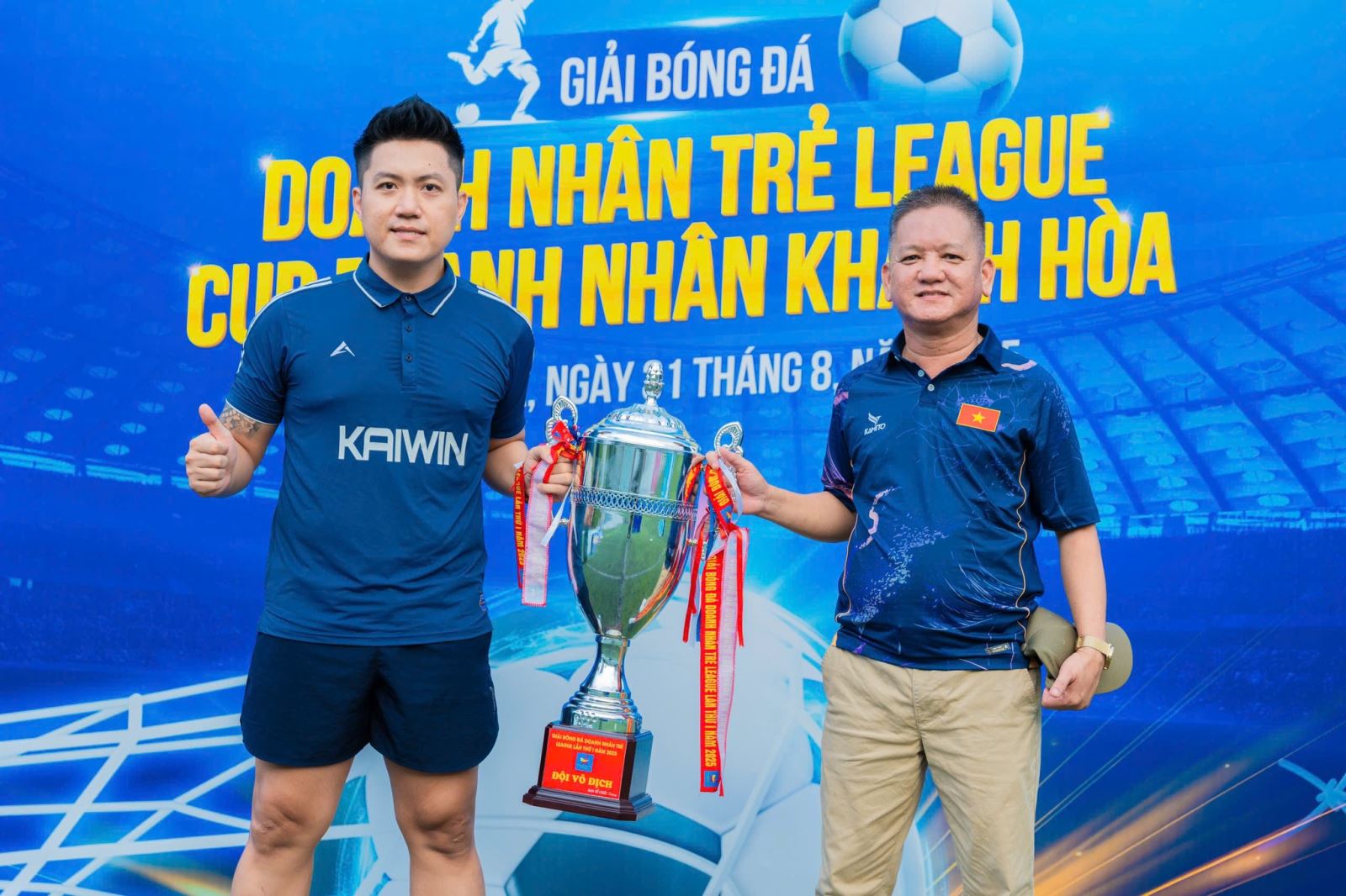 Vì sao nên chọn giày đá bóng chính hãng 