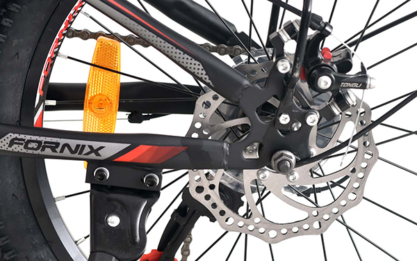 Hệ thống phanh an toàn & bánh xe chống trượt 