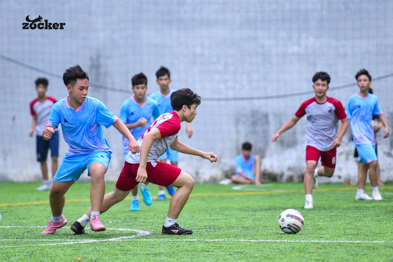 Người mới bắt đầu chơi bóng đá