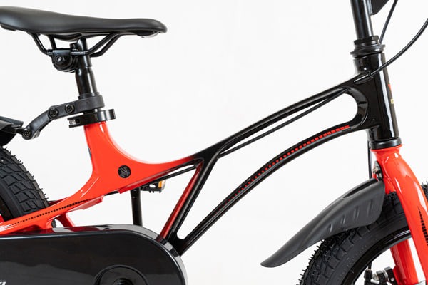  Khung xe chắc chắn, trọng lượng nhẹ 